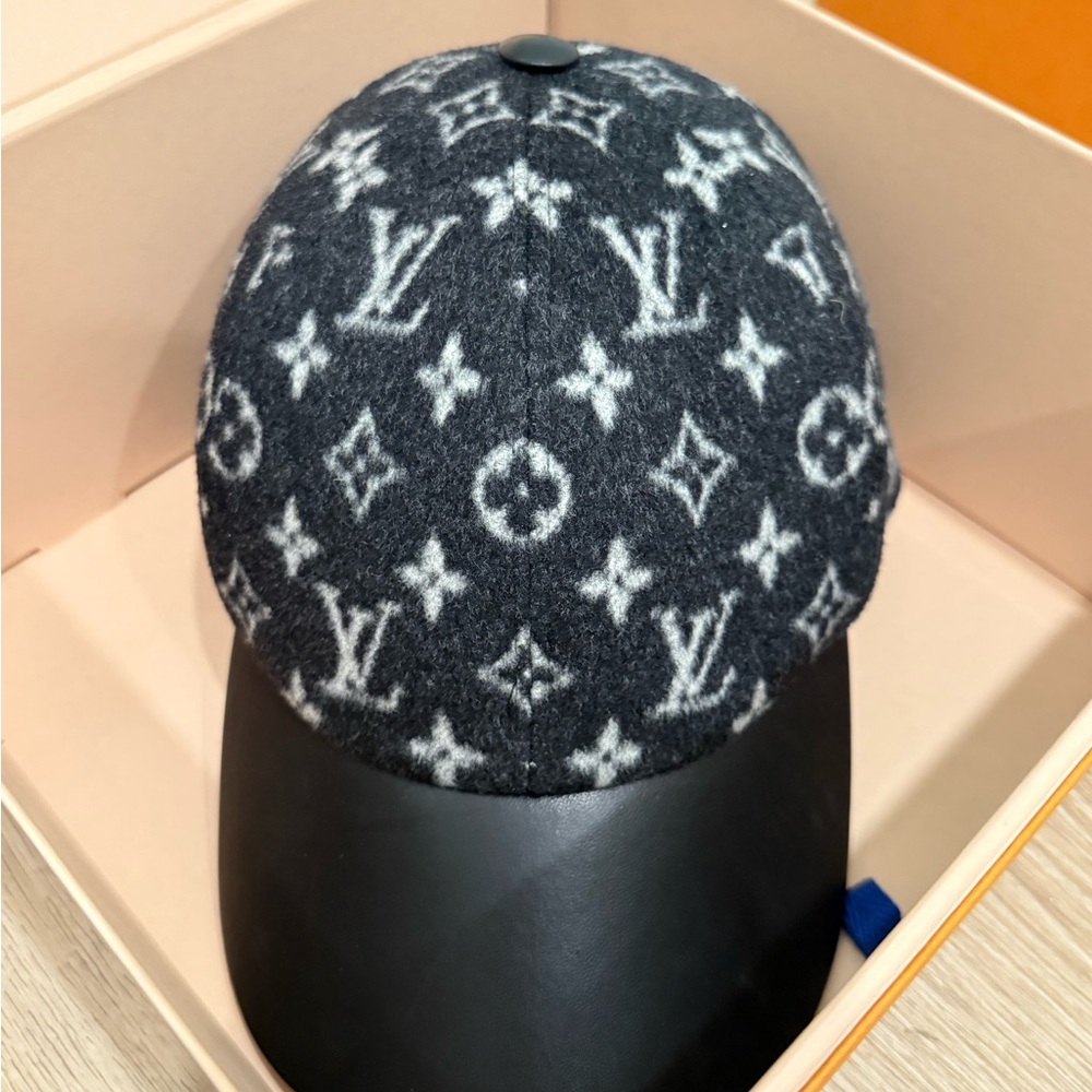 Louis Vuitton Monogram Wool and Leather Carry On Cap
